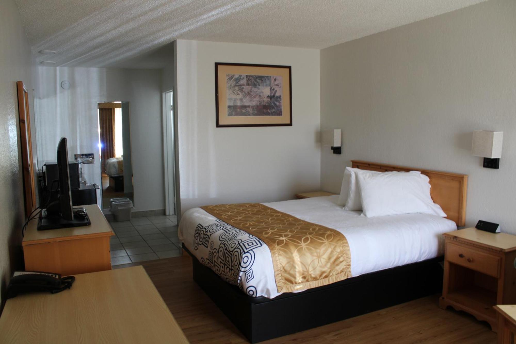 Pine Tree Inn Medford Bagian luar foto