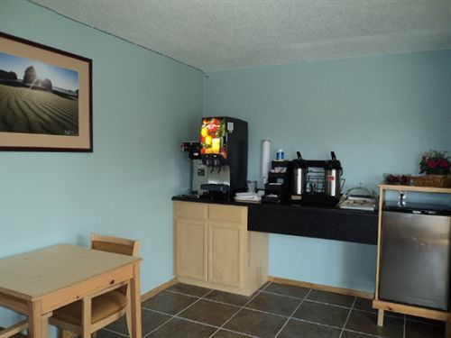 Pine Tree Inn Medford Bagian luar foto